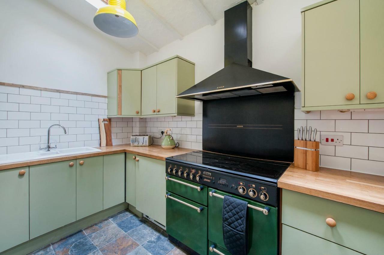 Charming Period Cottageバース エクステリア 写真